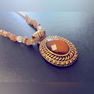 Avon SAQ Goldtone metal chain link beaded nevklace brown faux stone pendant